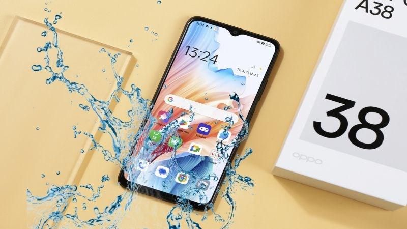 OPPO A38 có khả năng chống nước tốt