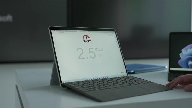 Surface Pro 9 vẫn hỗ trợ cổng kết nối Thunderbolt để người dùng có thể sử dụng linh hoạt hơn