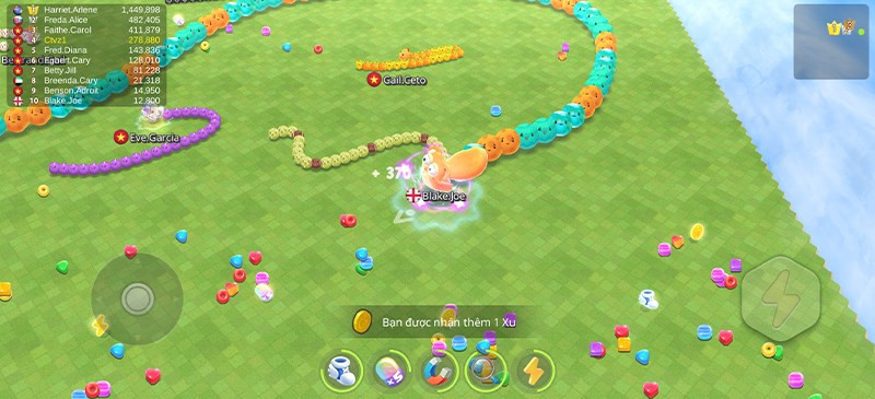 Tránh va chạm với đuôi của người chơi khác trong Sweet Crossing: Snake.io