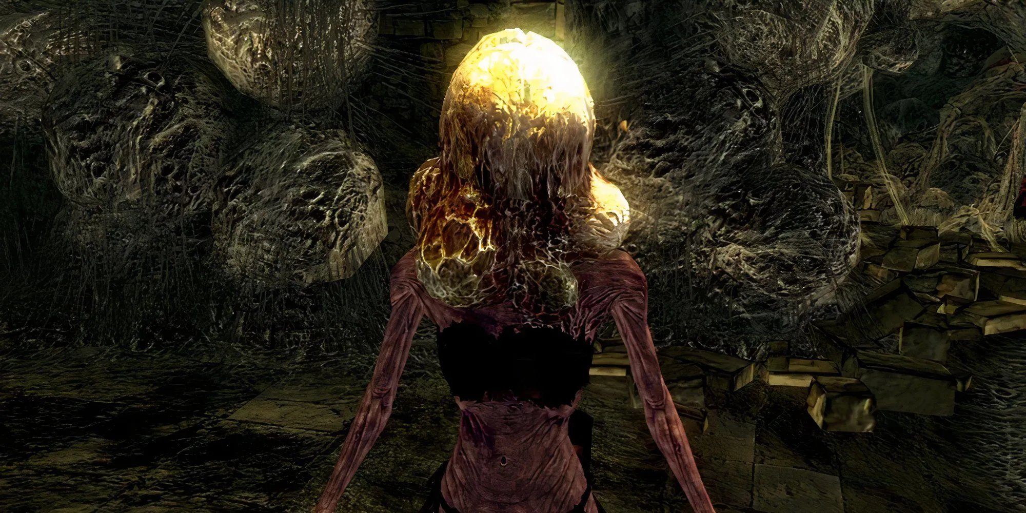Nhân vật trong Dark Souls với một quả trứng ký sinh khổng lồ trên đầu, minh họa hiệu ứng Đầu Trứng