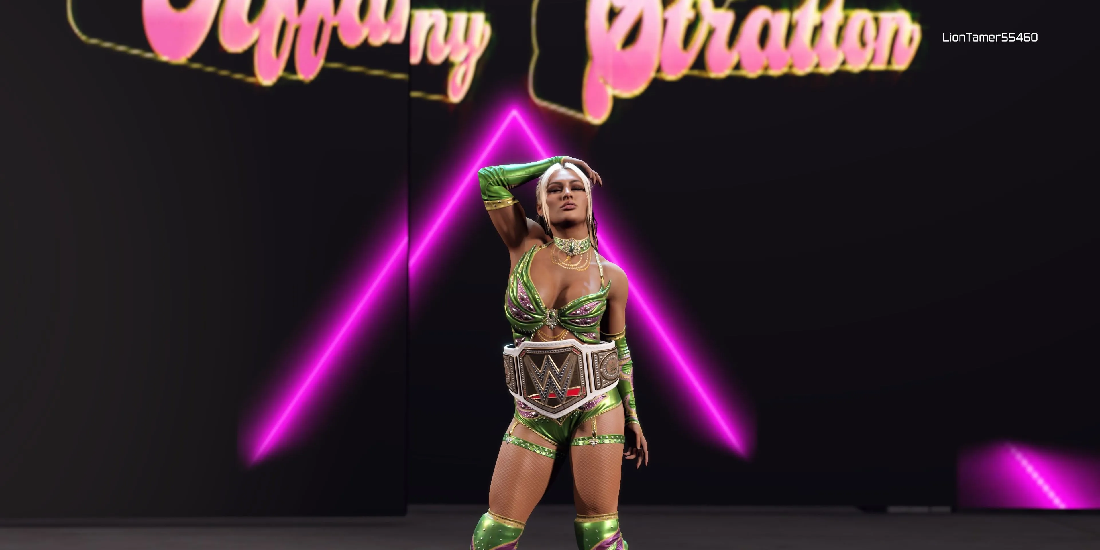 Tiffany Stratton, ngôi sao đang lên, tạo dáng trong WWE 2K25